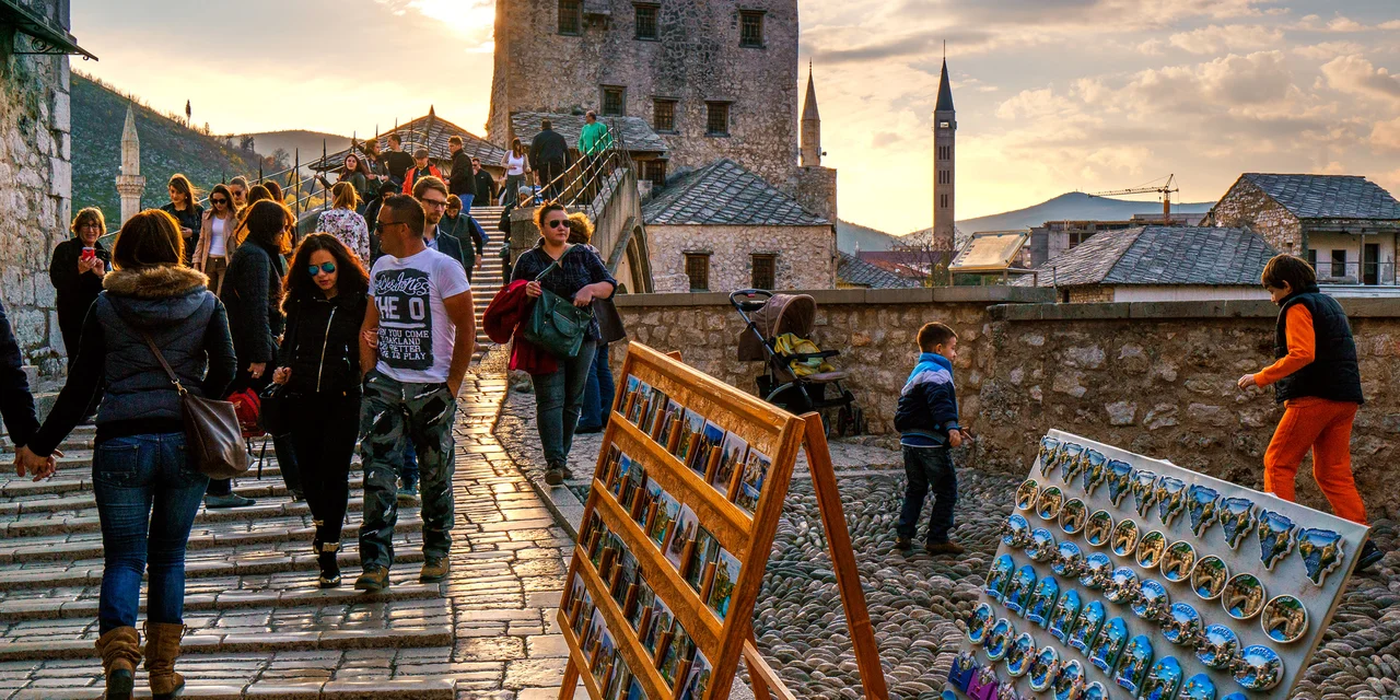 Mostar: Grad umjetnosti, povijesti i humora